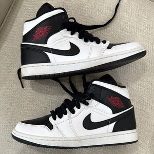 Air Jordan 1 Mid 'White Black'